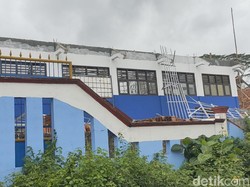 Atap Enam Ruangan SMPN 1 Agrabinta Cianjur Ambruk