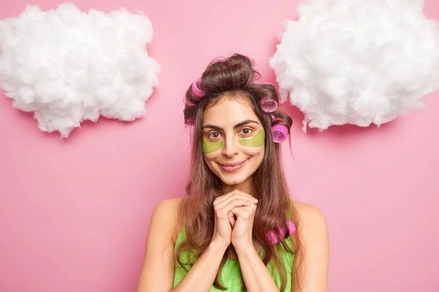 Bahan alami untuk meminimalkan mata bengkak dan keriput/ Foto: Freepik.com