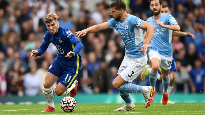 LONDON, ENGLAND - SEPTEMBER 25: Timo Werner of Chelsea with Ruben Dias of Manchester City during the Premier League match between Chelsea and Manchester City at Stamford Bridge on September 25, 2021 in London, England. (Photo by Shaun Botterill/Getty Images)