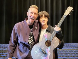 4 Fakta Chris Martin Coldplay Akrab dengan BTS, Terbaru Kasih Kado Buat Jin