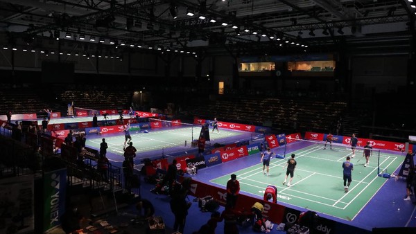 Energia Areena, Piala Sudirman 2021, Anthony Ginting Tim bulutangkis Indonesia akhirnya menjajal lapangan yang akan menjadi lokasi pertandingan Piala Sudirman 2021. Anthony Sinisuka Ginting membebeberkan kesan-kesannya.