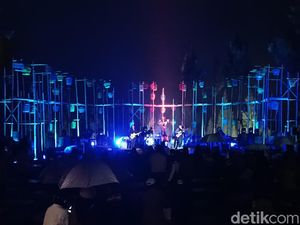 Jazz Gunung Buai Jemaah Al Jazziah di Tengah Dinginnya Rintik Gerimis Bromo Jazz Gunung Buai Jemaah Al Jazziah di Tengah Dinginnya Rintik Gerimis Bromo