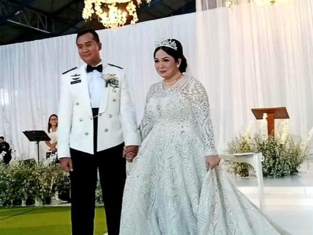 Potret Bahagia Joy Tobing Dinikahi Kolonel TNI