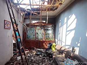 Rumah Terbakar Dipicu Elpiji Bocor di Bandung, 8 Orang Luka Rumah Terbakar Dipicu Elpiji Bocor di Bandung, 8 Orang Luka