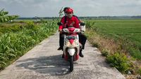 Kerja Keras Vaksinasi Door to Door Susur Sawah-Hutan di Kulon Progo