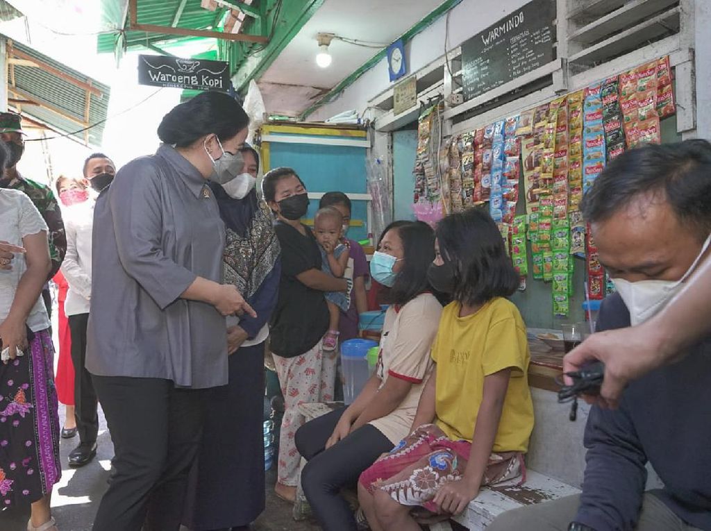 Curhat Lurah Jakbar ke Puan soal Kendala Vaksinasi: Warga Percaya Hoax Curhat Lurah Jakbar ke Puan soal Kendala Vaksinasi: Warga Percaya Hoax