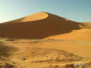 Hassi Messaoud, Kota Minyak di Perlintasan Gunung Sahara Hassi Messaoud, Kota Minyak di Perlintasan Gunung Sahara