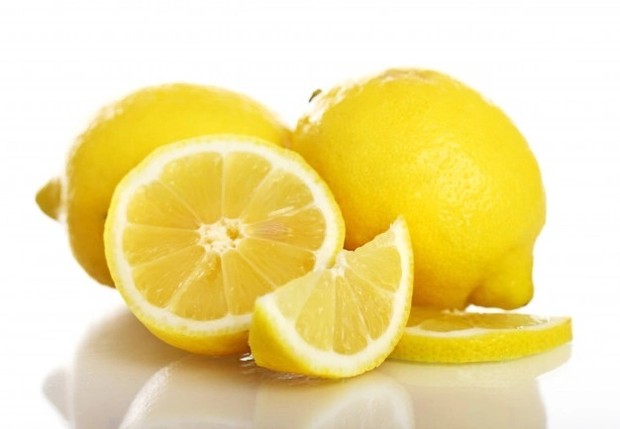 Lemon bisa mendatangkan reaksi fototoksik saat terkena matahari/ Foto: Freepik.com