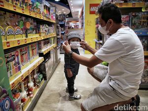 Ingat Bapak dan Ibu, Bawa Anak ke Mal Tetap Patuh Prokes Ya! Ingat Bapak dan Ibu, Bawa Anak ke Mal Tetap Patuh Prokes Ya!