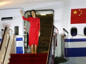Bos Huawei Dibebaskan, Warga China Tumpah Ruah Menyambut di Bandara Bos Huawei Dibebaskan, Warga China Tumpah Ruah Menyambut di Bandara