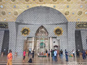 Pembakar Mimbar Masjid Raya Makassar Pakai Penutup Wajah, Sempat Dikejar