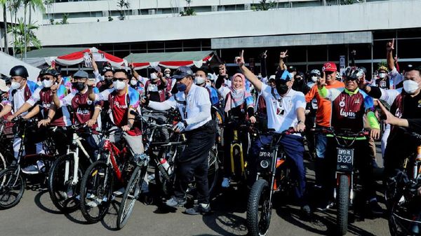Momen Gowes Santai LaNyalla Bersama Senator di DPR