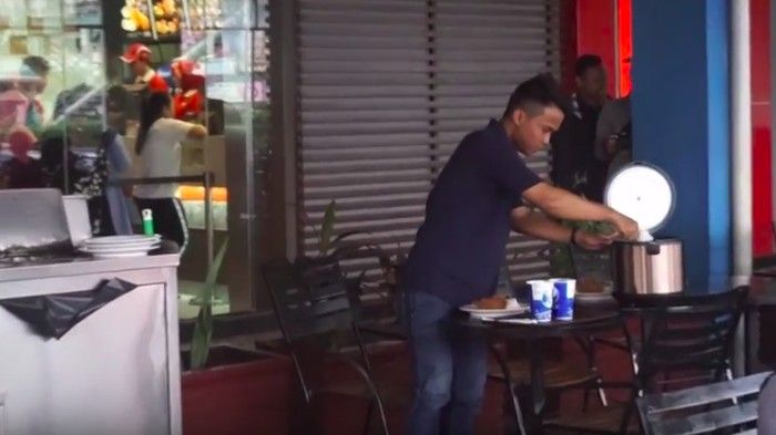 Pantang Malu! Orang-orang Ini Bawa Rice Cooker Isi Nasi Agar Hemat Makan di Restoran