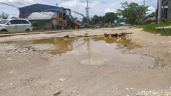 Potret Jalan yang Bikin Pemprov Sultra Dituding Buta Hati-Mati Rasa