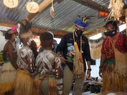 Berkunjung ke Papua, Sandiaga Diapresiasi Anak-anak Kampung Yoboi