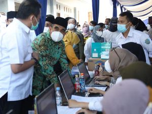 Sekjen Gerindra Muzani Hadiri Vaksinasi di Pesantren Buntet Cirebon