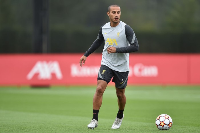 KIRKBY, ENGLAND - SEPTEMBER 14: Thiago Alcantara of Liverpool controls the ball during a training session ahead of their UEFA Champions League group stage match against AC Milan at AXA Training Centre on September 14, 2021 in Kirkby, England. (Photo by Nathan Stirk/Getty Images)