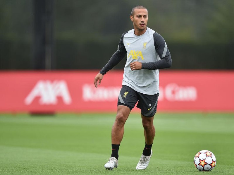 KIRKBY, ENGLAND - SEPTEMBER 14: Thiago Alcantara of Liverpool controls the ball during a training session ahead of their UEFA Champions League group stage match against AC Milan at AXA Training Centre on September 14, 2021 in Kirkby, England. (Photo by Nathan Stirk/Getty Images)