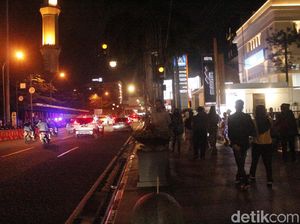 Tumpah Ruah Warga di Kawasan Asia Afrika Bandung