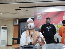 Ustaz Dasad Koreksi Takmir Buntut Pria Dilarang Tidur di Masjid-Bakar Mimbar