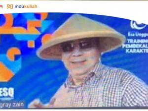 Viral di Tiktok, Ini Kisah Gray Zain yang Baru Kuliah di Usia 58 Tahun Viral di Tiktok, Ini Kisah Gray Zain yang Baru Kuliah di Usia 58 Tahun