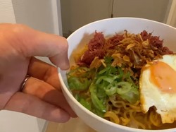 Kreatif! YouTuber Jepang Ini Bikin 3 Kreasi Indomie Goreng yang Lezat