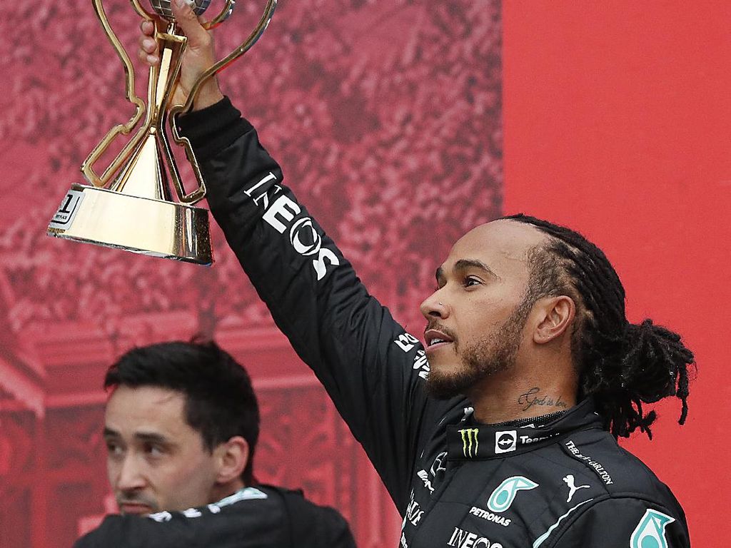 Hasil F1 GP Rusia: Lewis Hamilton Sabet Kemenangan ke-100