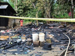 Bupati Tapteng Bangun Kembali 2 Rumah Warga Manduamas yang Terbakar