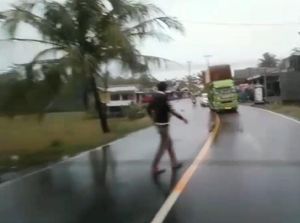 Video Aksi Premanisme di Garut Palak Sopir Truk