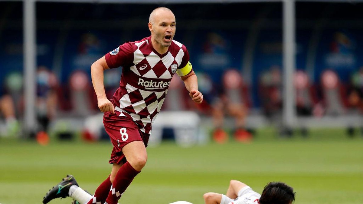 Andres Iniesta tertarik buat balik ke Barcelona (Foto: (Getty Images/Mohamed Farag)