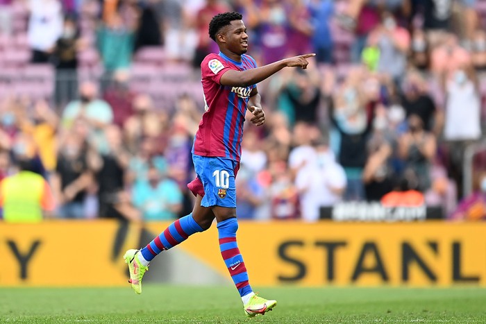 Ansu Fati Barcelona BARCELONA, SPAIN - SEPTEMBER 26: Ansu Fati of FC Barcelona celebrates after scoring their side's third goal during the LaLiga Santander match between FC Barcelona and Levante UD at Camp Nou on September 26, 2021 in Barcelona, Spain. (Photo by David Ramos/Getty Images)