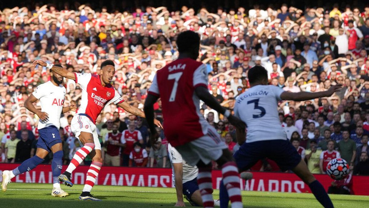 Arsenal ungguli Tottenham 3-0 di babak pertama (AP/Frank Augstein)