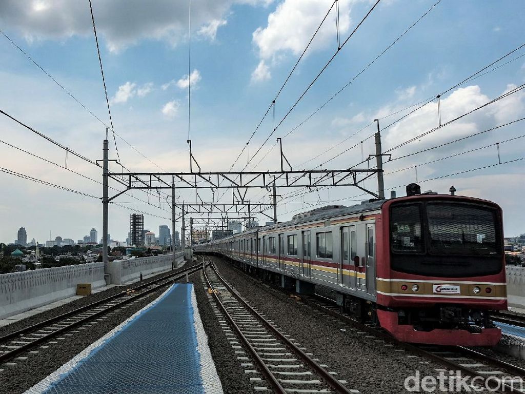 Asyik! Jalur Layang Bogor Line Stasiun Manggarai Mulai Beroperasi Asyik! Jalur Layang Bogor Line Stasiun Manggarai Mulai Beroperasi
