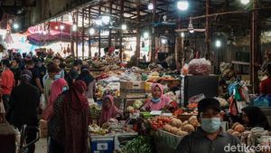 Begini Ramainya Pasar Kebayoran Lama Saat Akhir Pekan