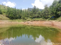 Menikmati Keheningan dan Pesona Alam Cekdam Cimarias Sumedang