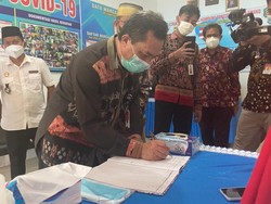 Dirjen Bina Pemdes Minta Kades Tak Lengah Meski Kasus Corona Turun