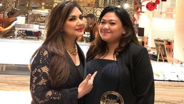 Begini Keakraban Olivia, Putri Nia Daniaty Saat Makan Bersama Keluarga