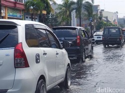 30 Menit Diguyur Hujan, Jalan Sudirman Bandung Tergenang Air