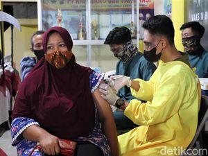 Mau Divaksin Tapi Ditemani Pocong dan Suster Ngesot?