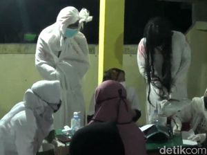 Ada Pocong Ikut Vaksinasi Covid-19 di Boyolali