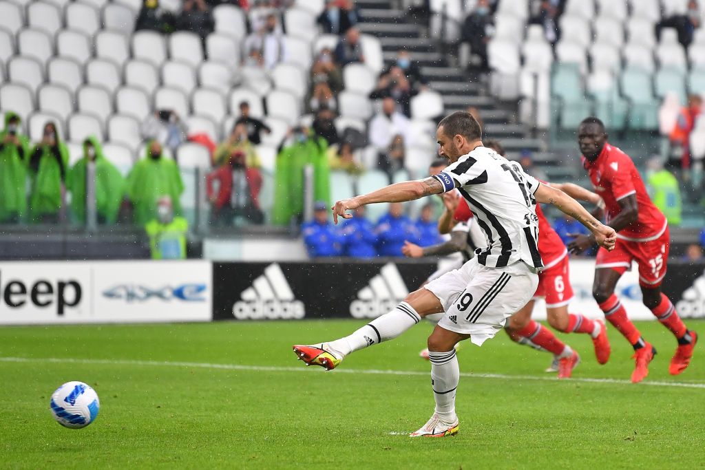 TURIN, ITALY - SEPTEMBER 26:  Leonardo Bonucci (C) of Juventus celebrates a goal with team mates Alvaro Morata (L) and Alex Sandro during the Serie A match between Juventus and UC Sampdoria at Allianz Stadium on September 26, 2021 in Turin, Italy.  (Photo by Valerio Pennicino/Getty Images)
