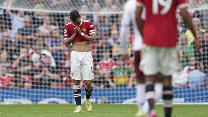 Manchester Uniteds Bruno Fernandes reacts after missing a penalty shot during the English Premier League soccer match between Manchester United and Aston Villa at the Old Trafford stadium in Manchester, England, Saturday, Sept 25, 2021. (AP Photo/Jon Super)