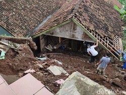 Longsor Terjang Desa Nasol Ciamis, Rumah Rusak-Jalan Tertimbun Tanah