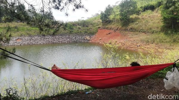 Melepas Penat Kala Akhir Pekan di Cekdam Cimarias Sumedang