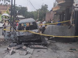 Mobil Muat BBM Ludes Terbakar di Magetan, Pengemudi Luka