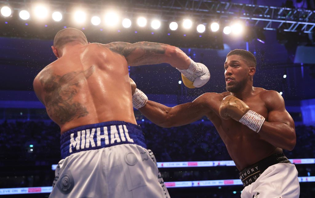 LONDON, ENGLAND - SEPTEMBER 25: Oleksandr Usyk celebrates after being crowned the new World Champion following the Heavyweight Title Fight between Anthony Joshua and Oleksandr Usyk at Tottenham Hotspur Stadium on September 25, 2021 in London, England. (Photo by Julian Finney/Getty Images)