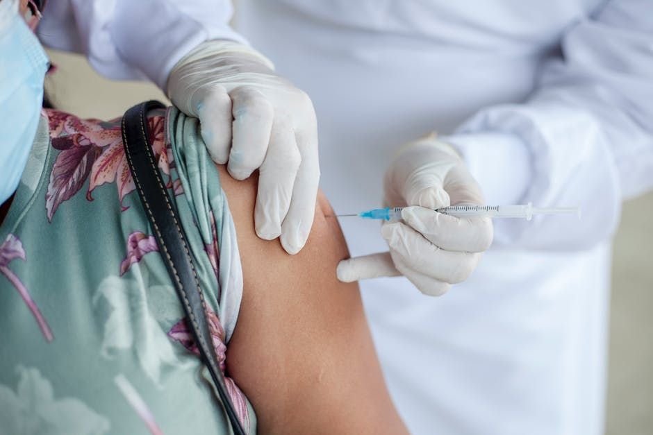 Orang dengan riwayat imunisasi lain kurang dari 1 bulan dilarang vaksin Covid-19/Foto: pexels.com/FRANK MERINO