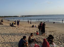 Pantai Kuta Bali Sudah Buka, Langsung Diserbu Wisatawan