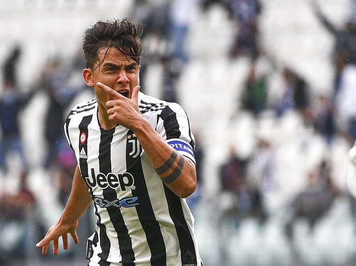 Juventus' Paulo Dybala celebrates after scoring during the Italian Serie A soccer match between Juventus and Sampdoria, in Turin, Italy, Sunday, Sept. 26, 2021. (Marco Alpozzi/LaPresse via AP)