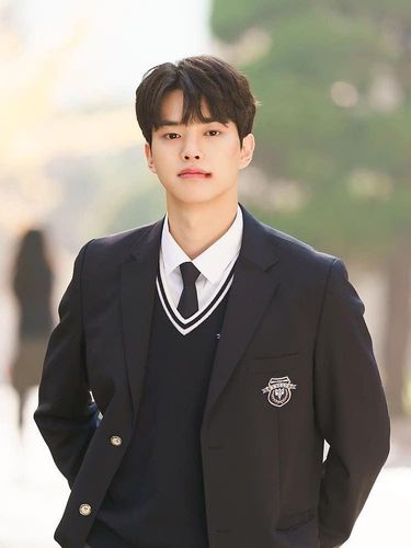 Potret Song Kang di serial Love Alarm